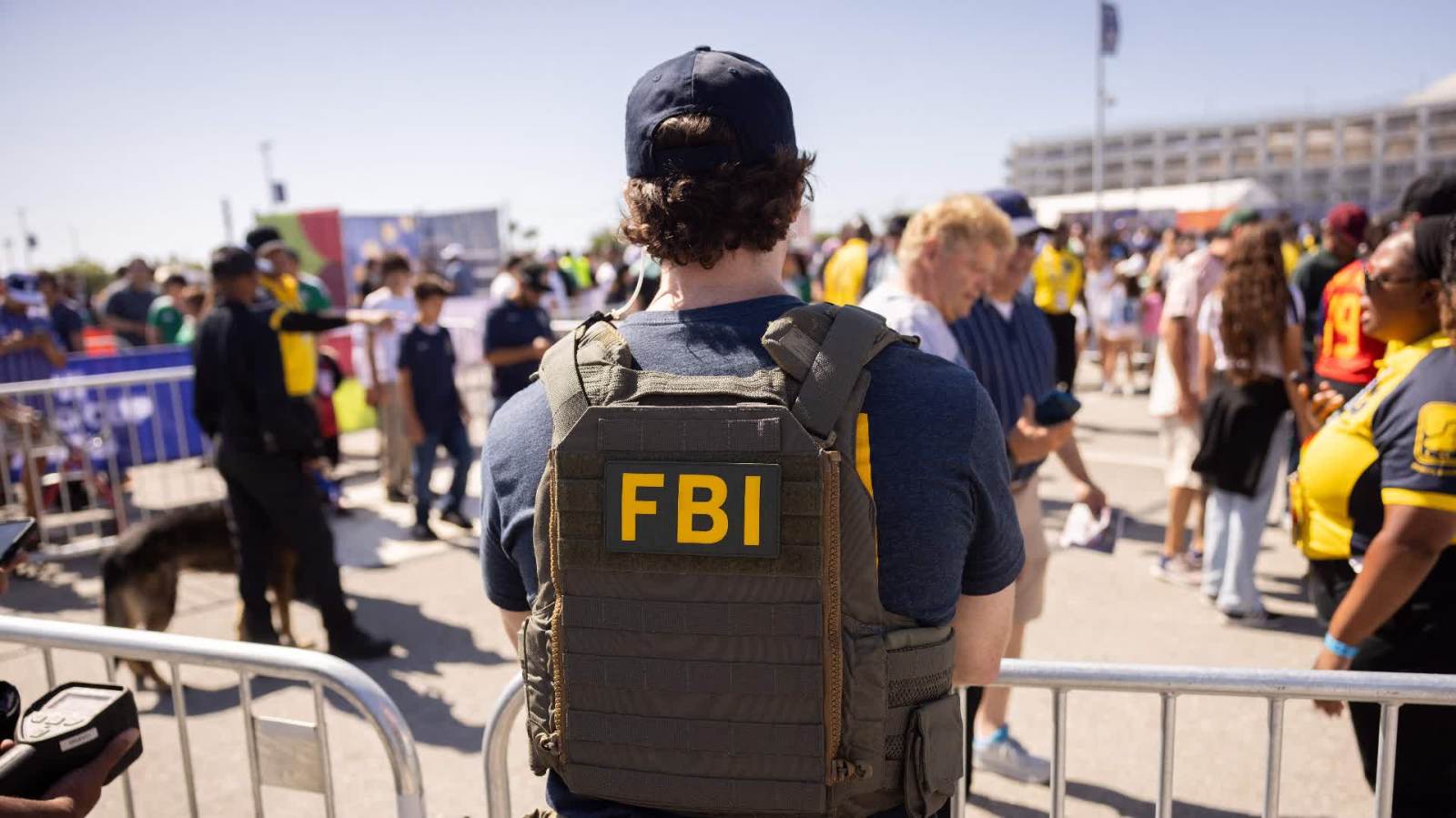 美媒爆：FBI對有過嫖娼、偷竊前科的申請人不再自動拒絕