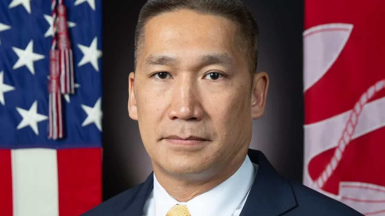 特朗普提名高雄出任下一任美國海軍部長