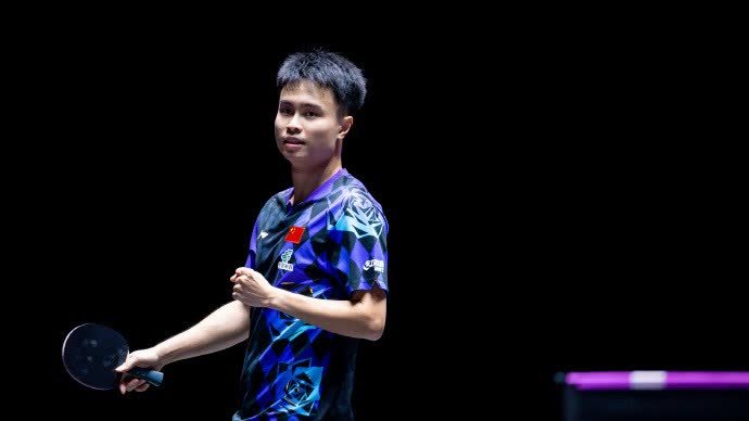 （有片）澳門冠軍賽丨周啟豪五局鏖戰勝邱黨晉級男單16強（附11日賽程）