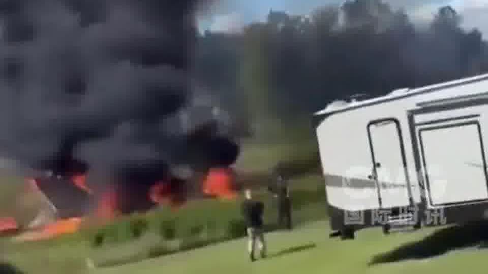 美國一架F16戰機墜毀　現場畫面曝光