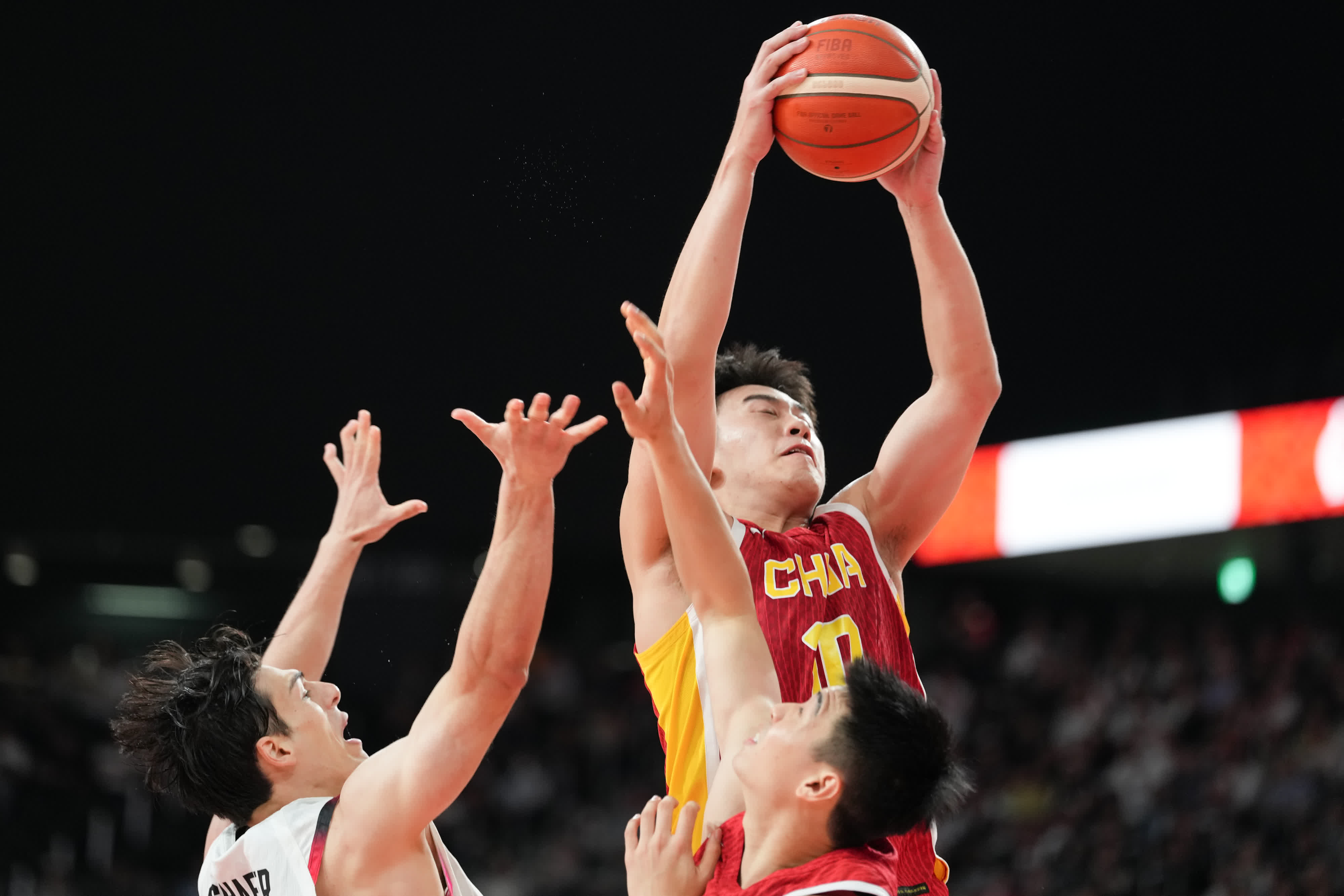 亞運男子籃球4強，中國對日本。（大公文匯全媒體記者麥鈞傑攝）