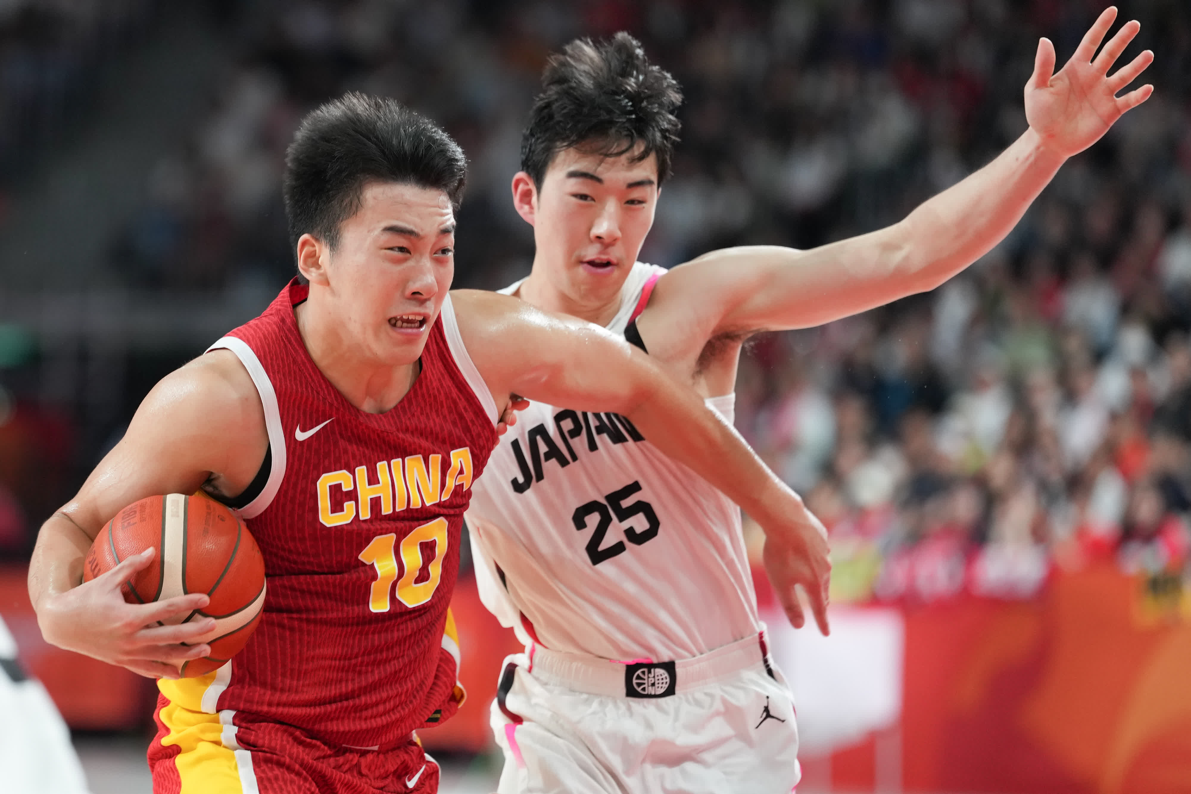 亞運男子籃球4強，中國對日本。（大公文匯全媒體記者麥鈞傑攝）