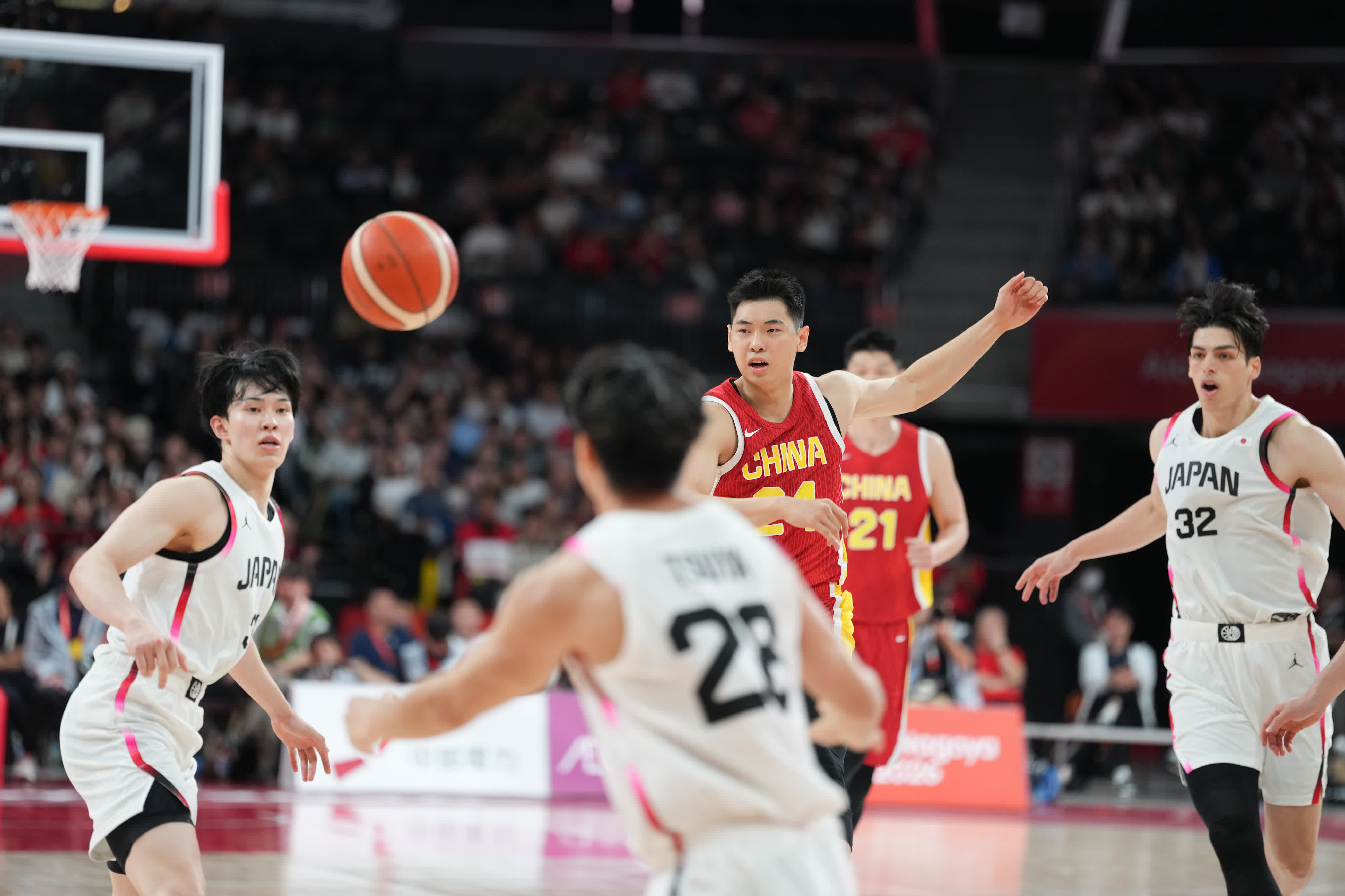 亞運男子籃球4強，中國對日本。（大公文匯全媒體記者麥鈞傑攝）