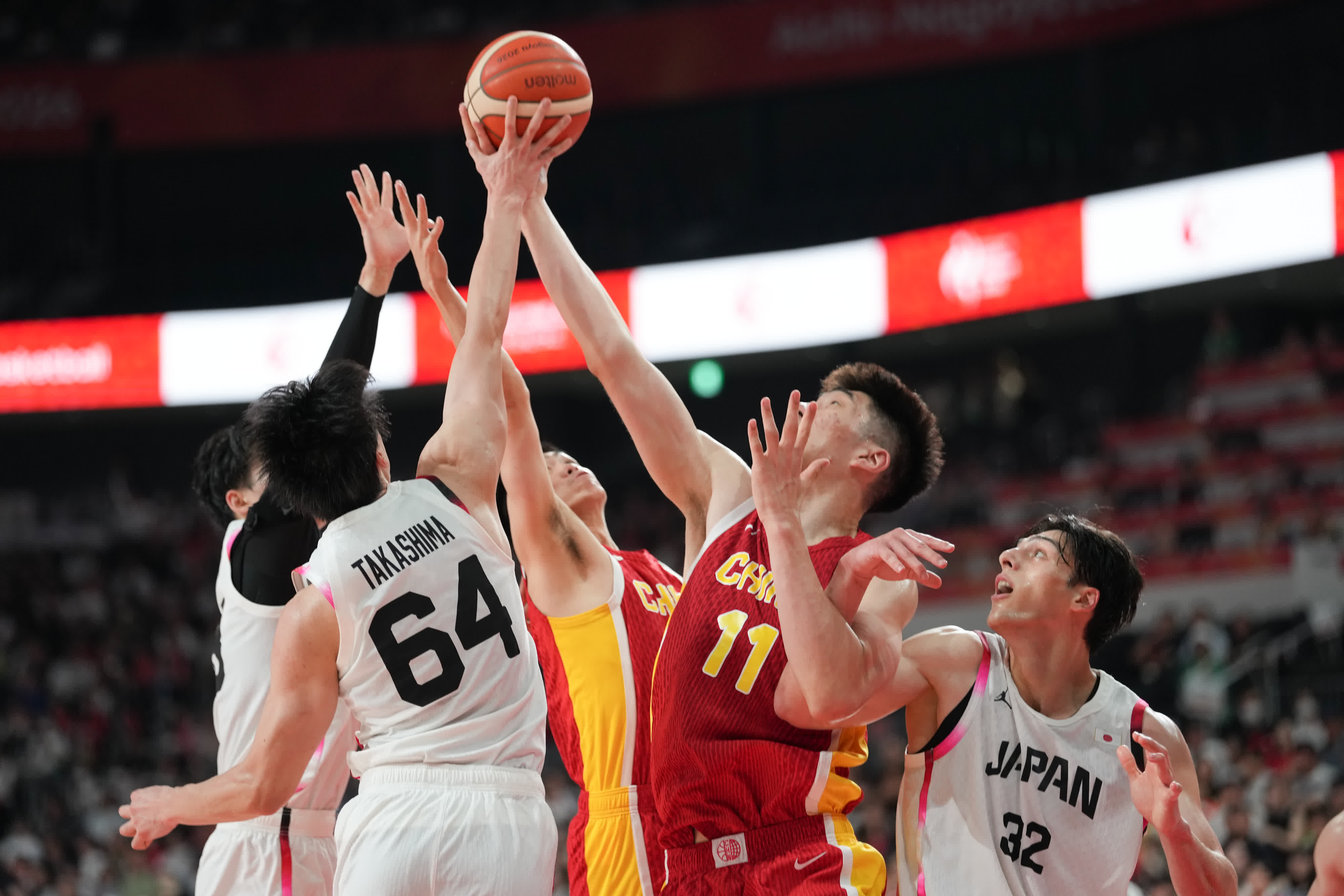 亞運男子籃球4強，中國對日本。（大公文匯全媒體記者麥鈞傑攝）