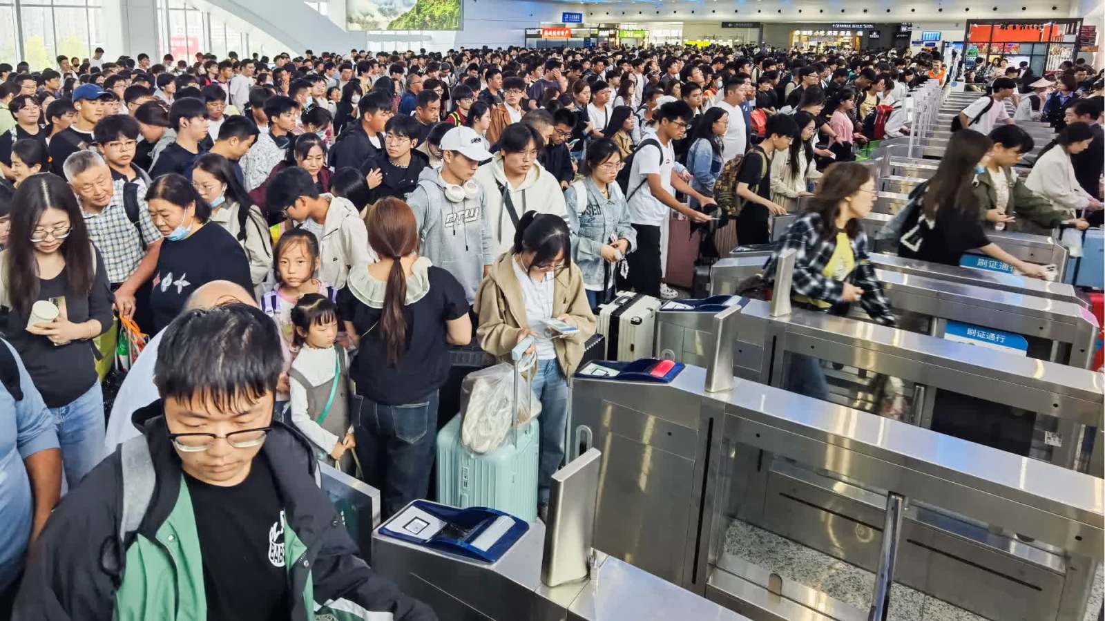 國慶假期第三天火車票今起開售