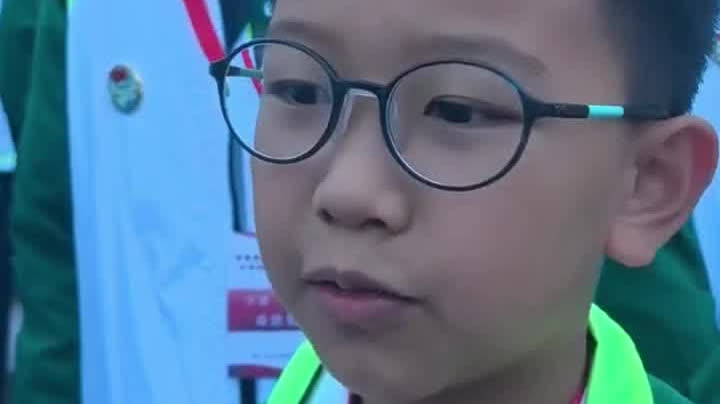 澳門學生天安門升旗禮後用廣東話講：為祖國感到自豪