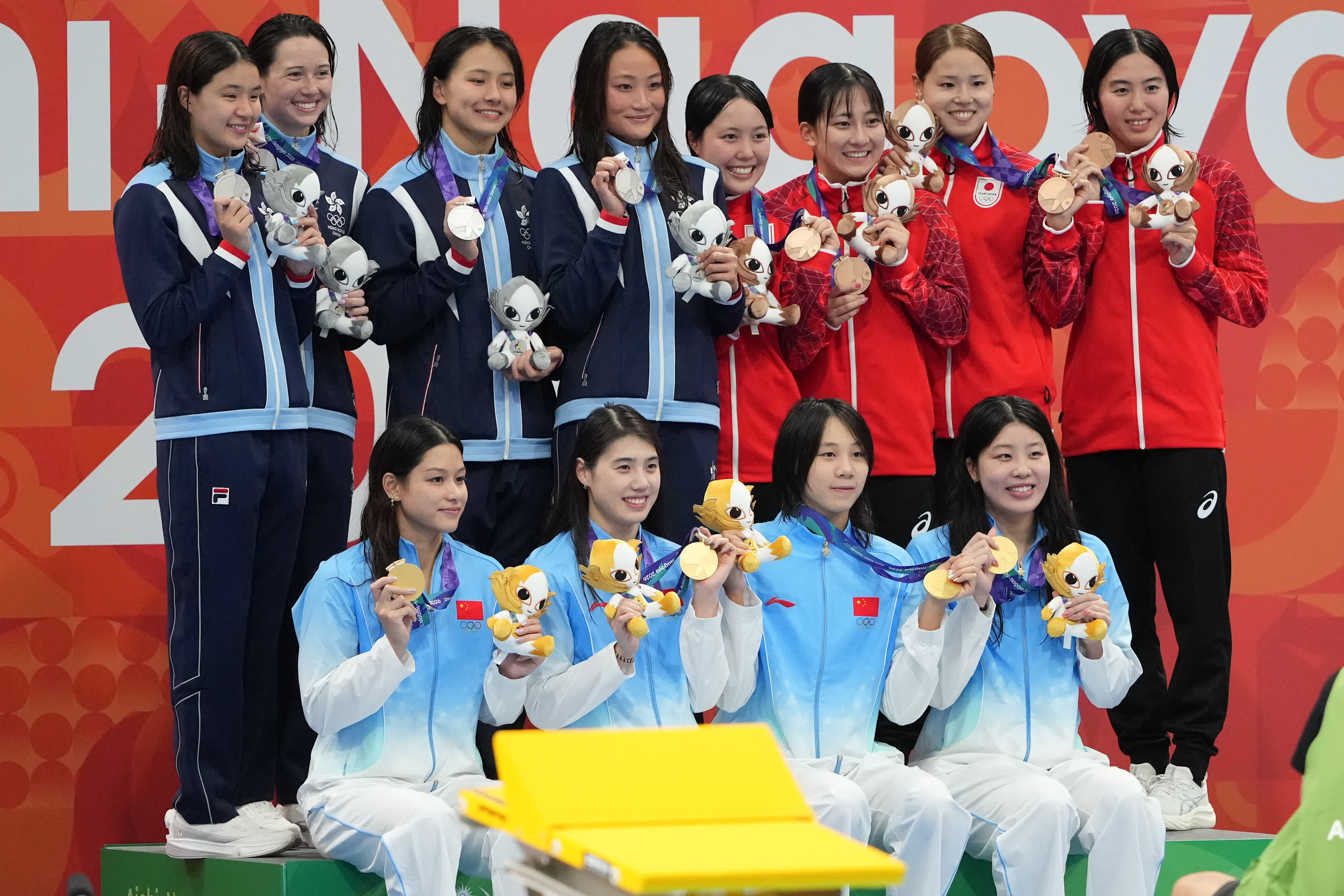 9月20日，名古屋亞運會女子4×100米自由泳接力決賽，由余依婷、張雨霏、程玉潔、吳卿風組成的中國隊奪得金牌，蟬聯冠軍並打破賽會紀錄。（大公文匯全媒體記者麥鈞傑 攝）