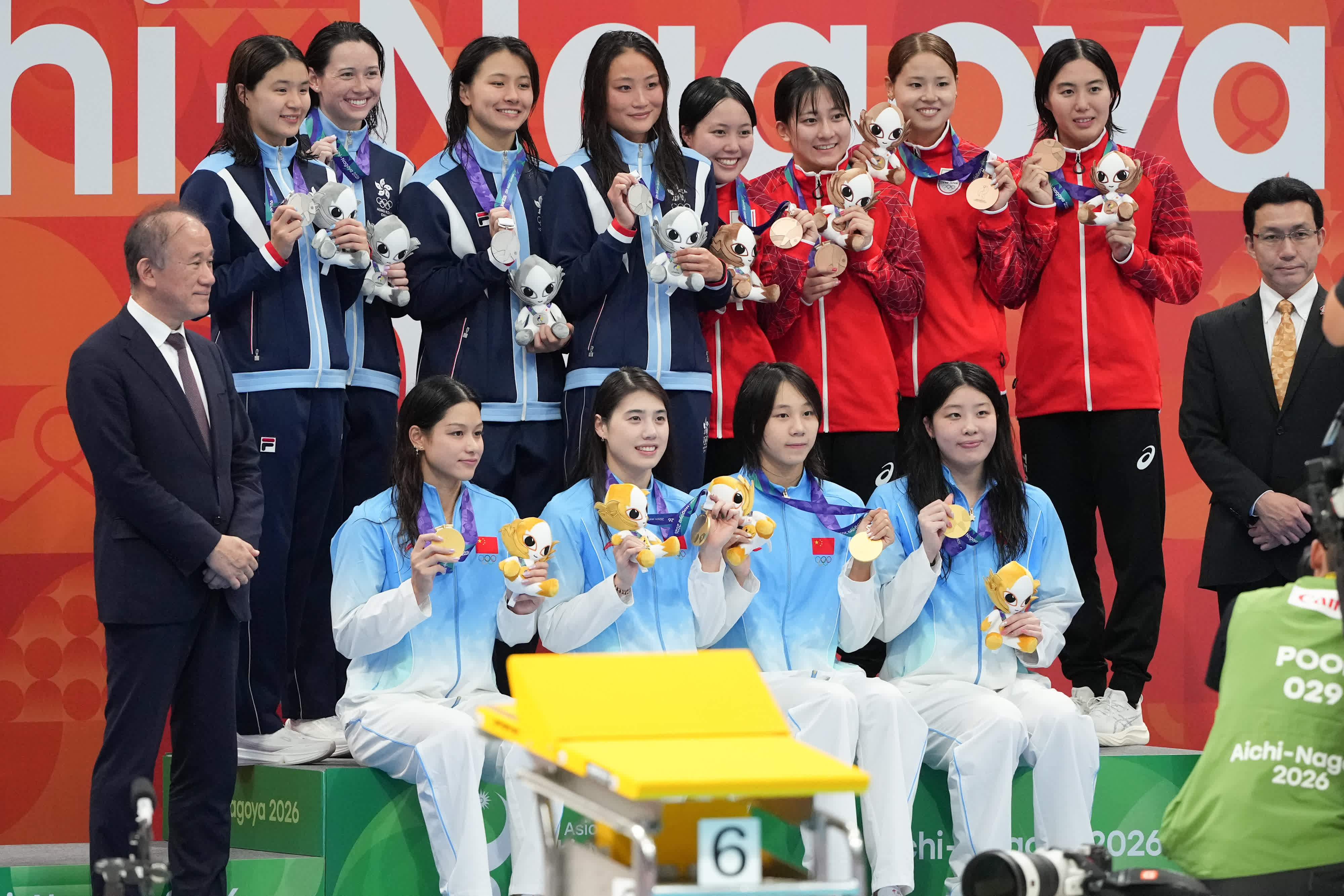 9月20日，名古屋亞運會女子4×100米自由泳接力決賽，由余依婷、張雨霏、程玉潔、吳卿風組成的中國隊奪得金牌，蟬聯冠軍並打破賽會紀錄。（大公文匯全媒體記者麥鈞傑 攝）
