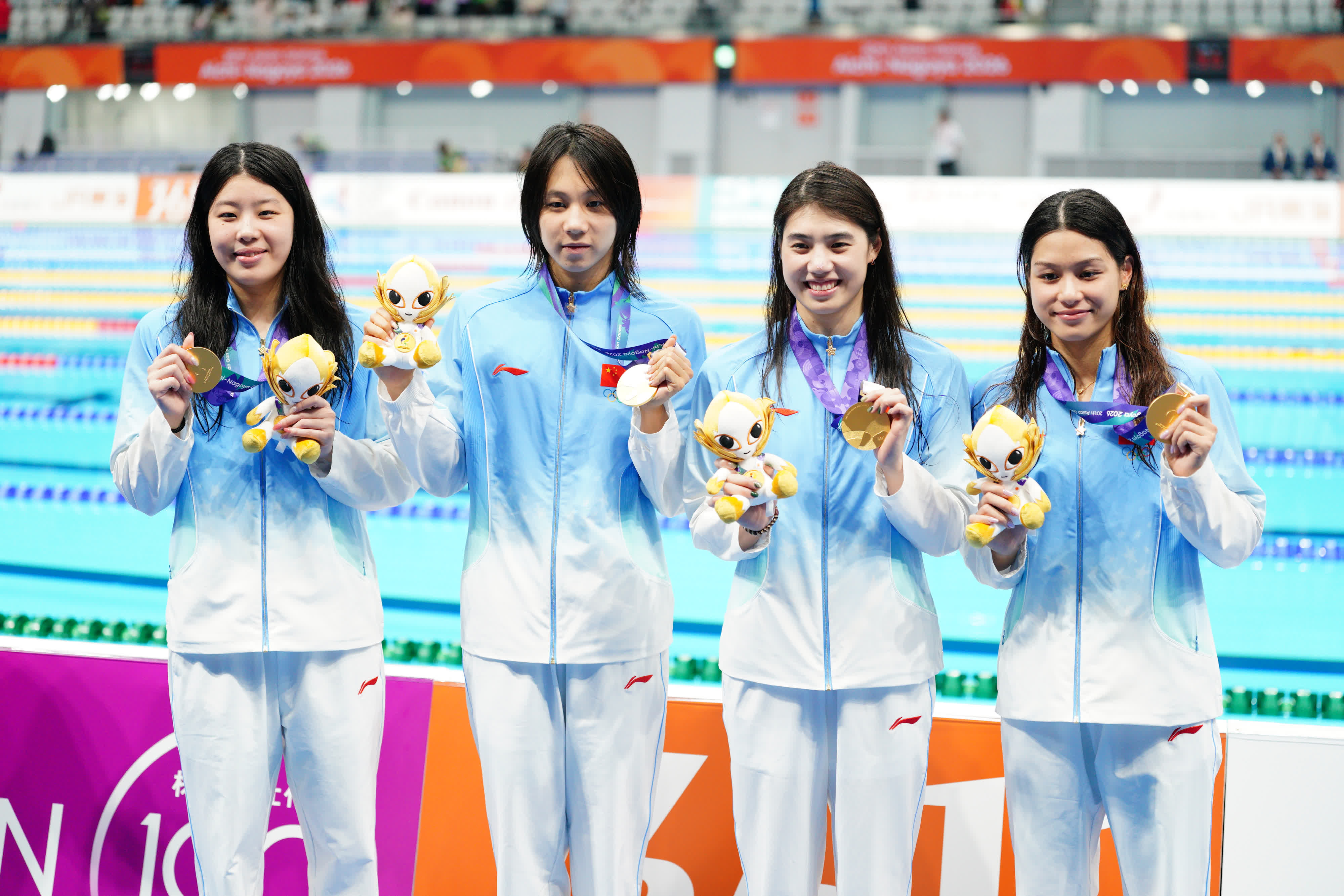 9月20日，名古屋亞運會女子4×100米自由泳接力決賽，由余依婷、張雨霏、程玉潔、吳卿風組成的中國隊奪得金牌，蟬聯冠軍並打破賽會紀錄。（大公文匯全媒體記者麥鈞傑 攝）
