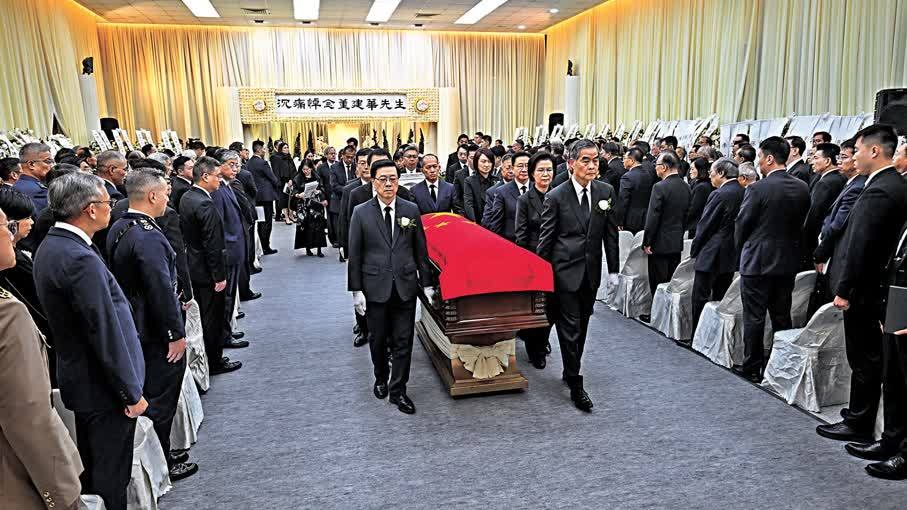 習近平等沉痛哀悼　董建華靈柩覆蓋國旗