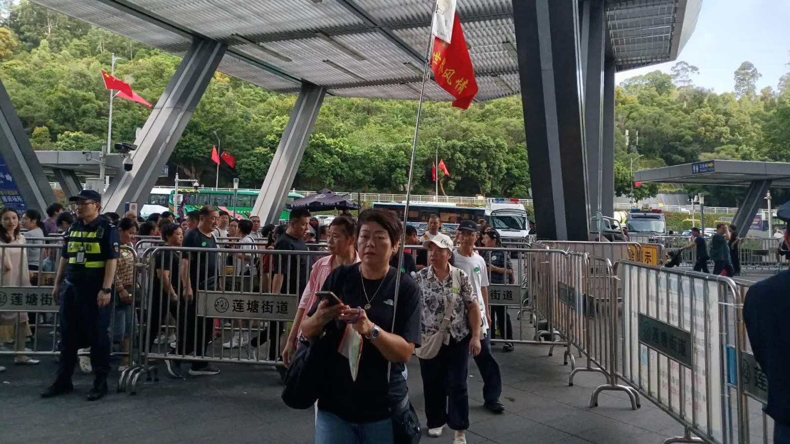 赴港旅遊火爆　內地超過270個旅遊團經蓮塘口岸出遊
