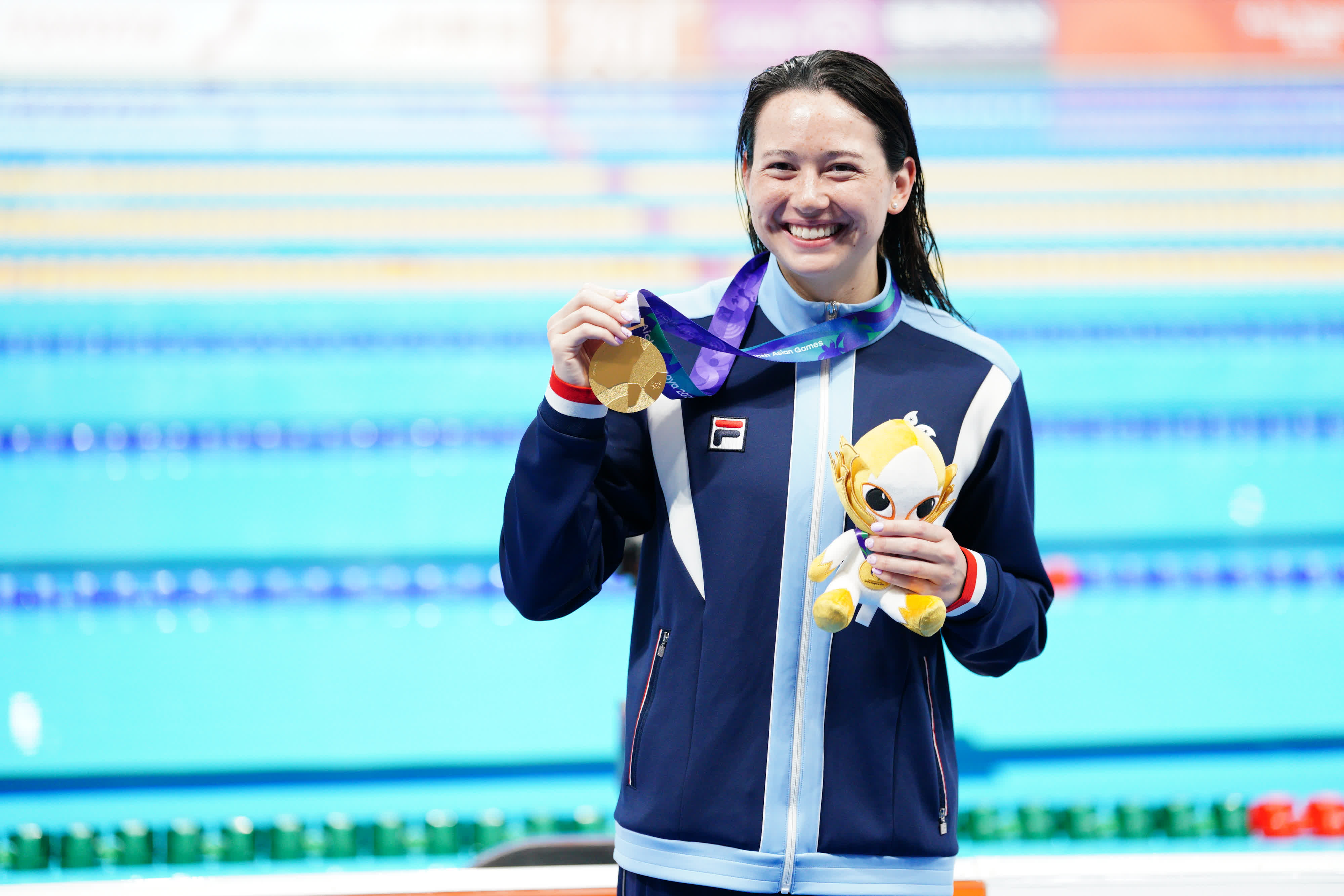 何詩蓓出戰女子100米自由泳，最終以52秒45首名衝線，成功衛冕。（大公文匯全媒體記者 麥鈞傑 攝）