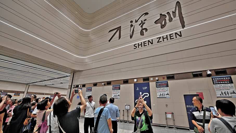 逾1500港人率先參觀新皇崗口岸　感受「一次放行」新模式