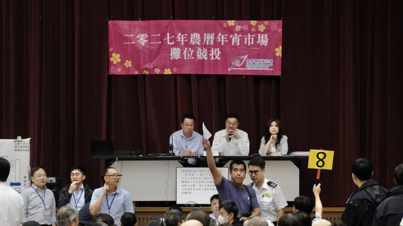 維園年宵攤位最高叫價八倍底價！首日競投逾四百人搶灘