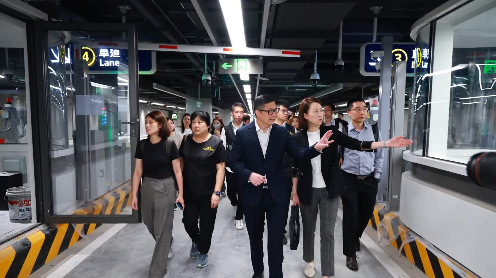 鄧炳強：重陽節長假新皇崗口岸單日過關人次必然突破10萬