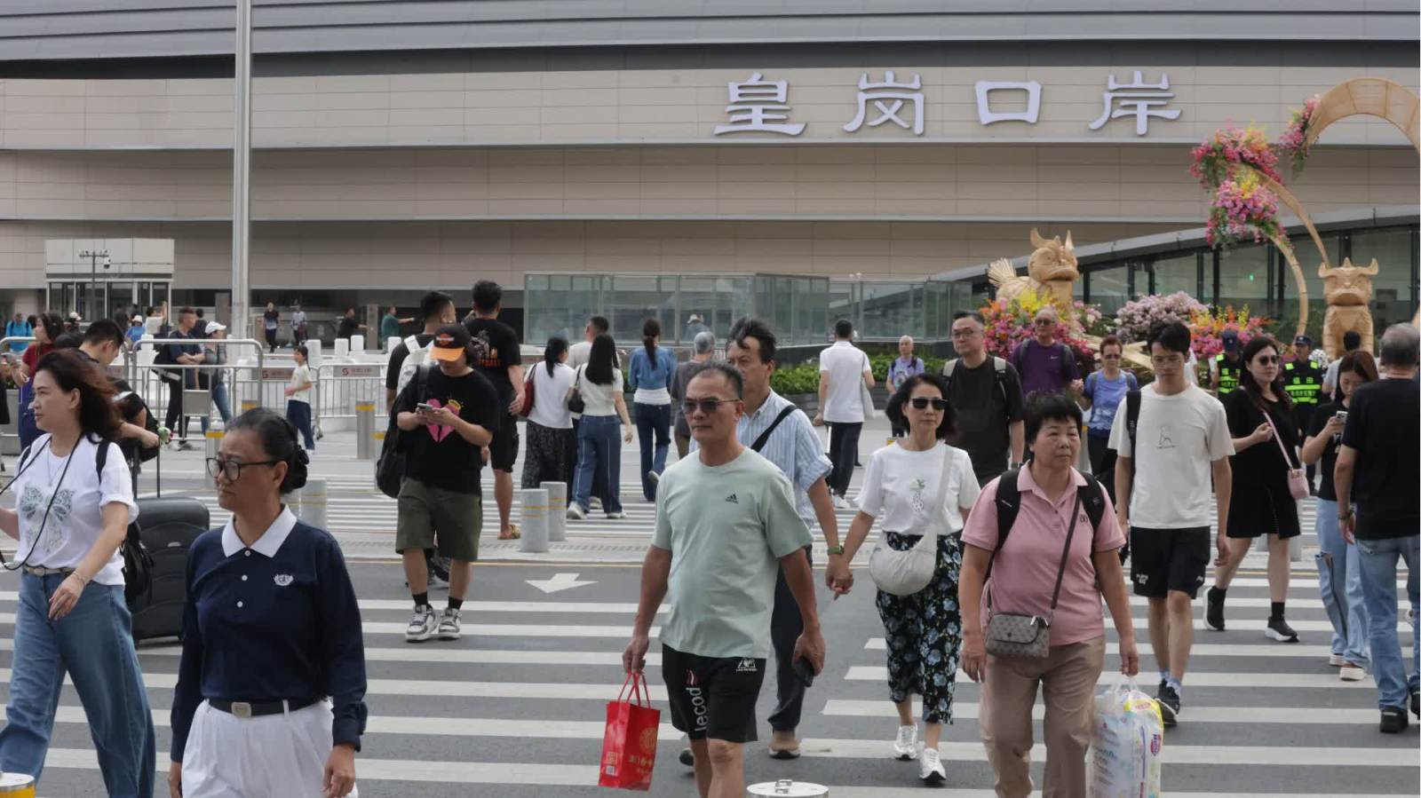 新皇崗口岸開通實施24小時通關　商戶相繼進駐搶佔商機