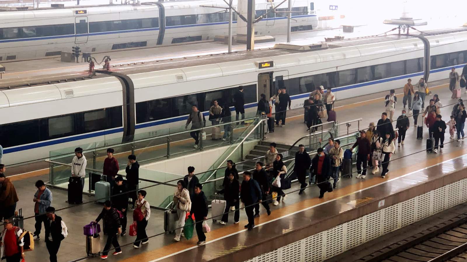今年前三季度全國鐵路發送旅客37.1億人次　創歷史同期新高