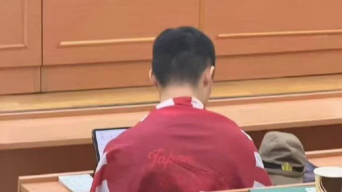 莫斯科大學調查中國留學生披旭日旗事件　鈞正平發表評論