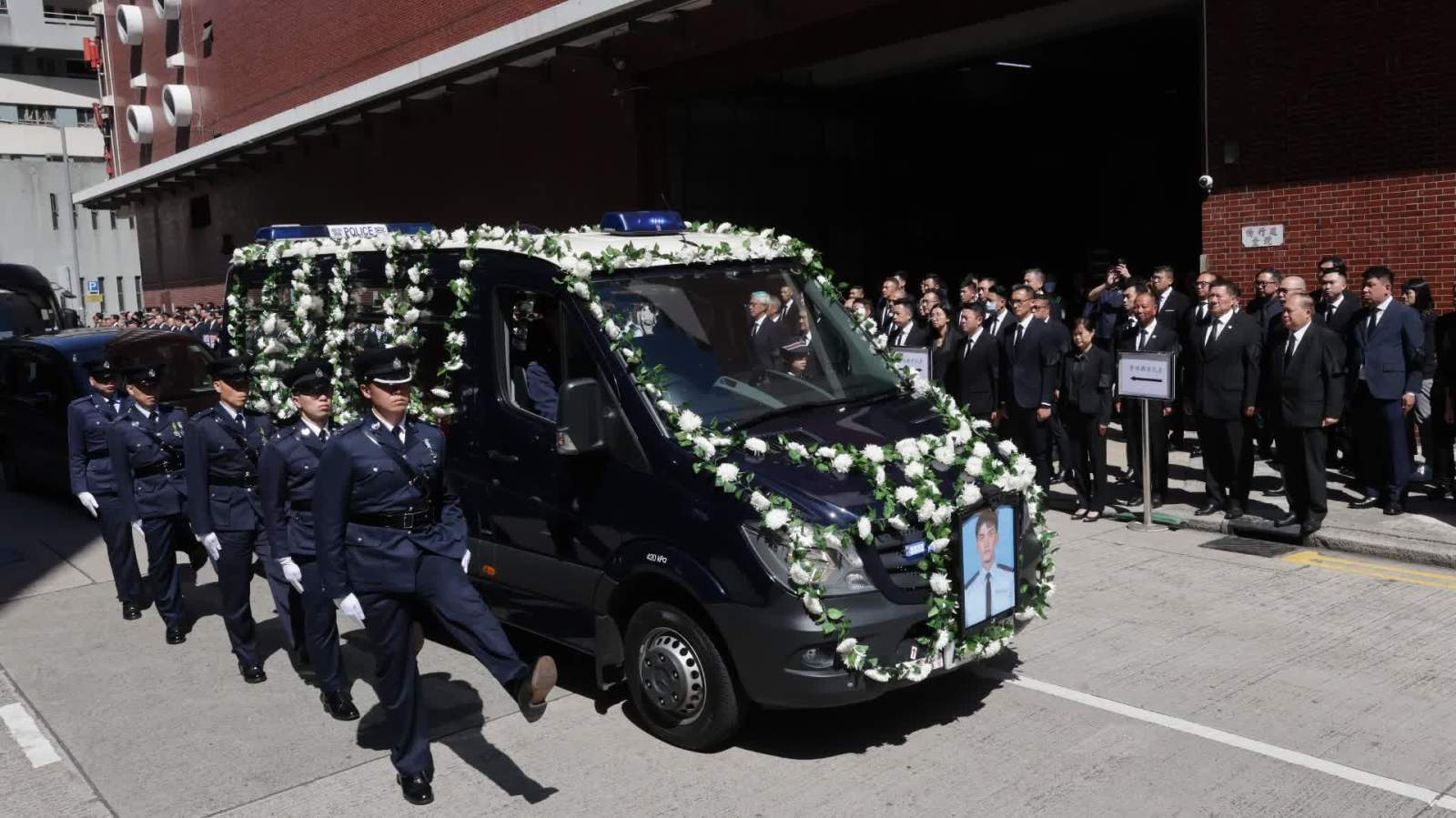 警隊為朱振國舉行最高榮譽喪禮　李家超等到場致祭